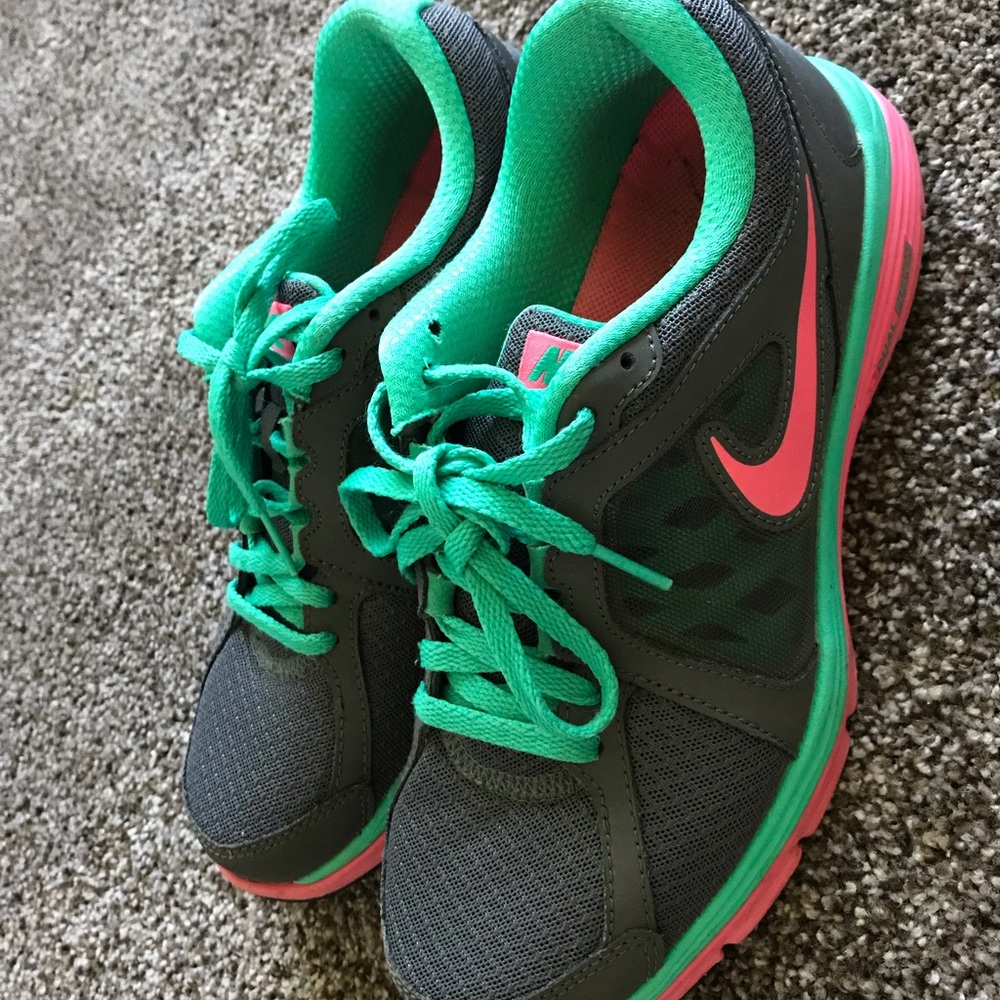 Like new women’s Nike sneakers